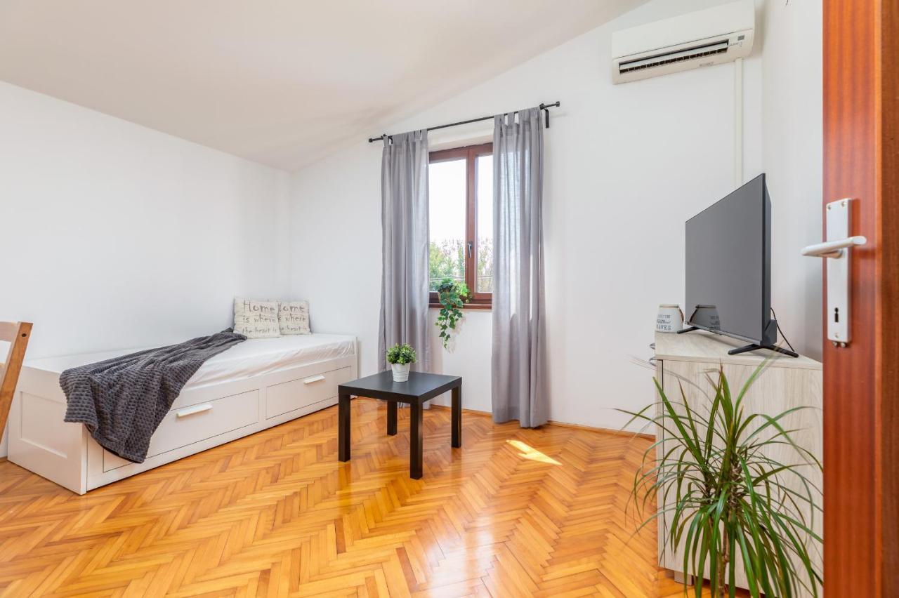 Apartment Tesic Close To The Sea With Shared 4Xbicycles Fažana Extérieur photo