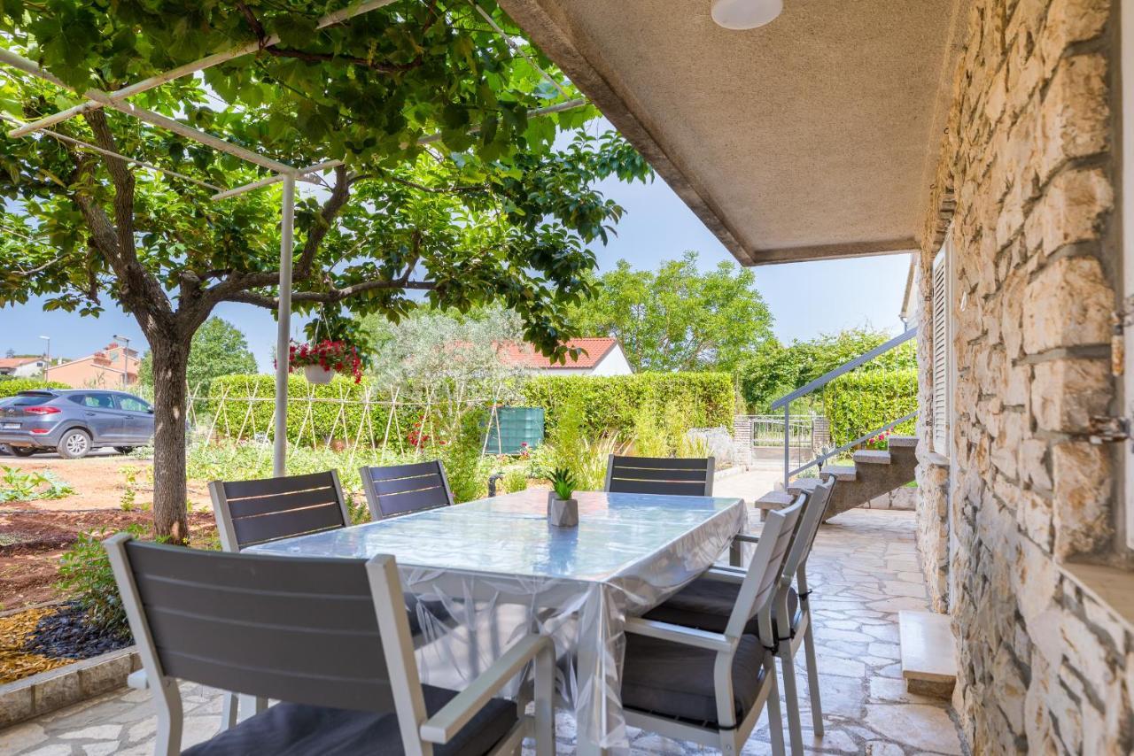Apartment Tesic Close To The Sea With Shared 4Xbicycles Fažana Extérieur photo