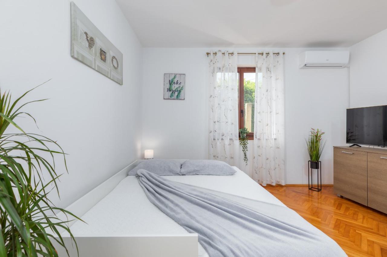 Apartment Tesic Close To The Sea With Shared 4Xbicycles Fažana Extérieur photo