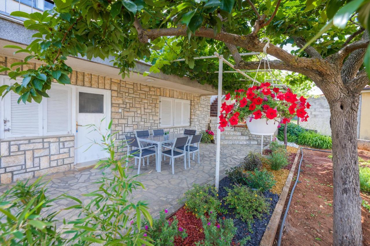 Apartment Tesic Close To The Sea With Shared 4Xbicycles Fažana Extérieur photo