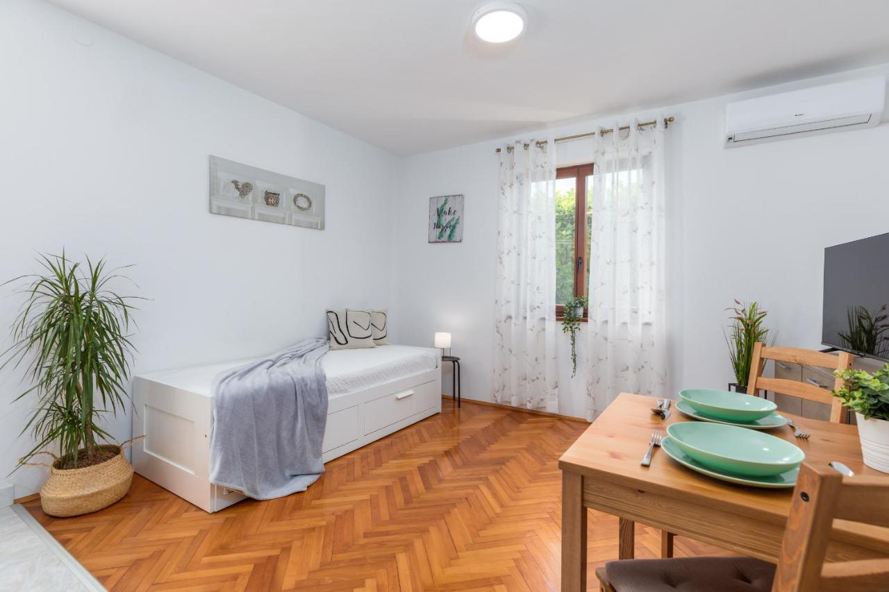 Apartment Tesic Close To The Sea With Shared 4Xbicycles Fažana Extérieur photo